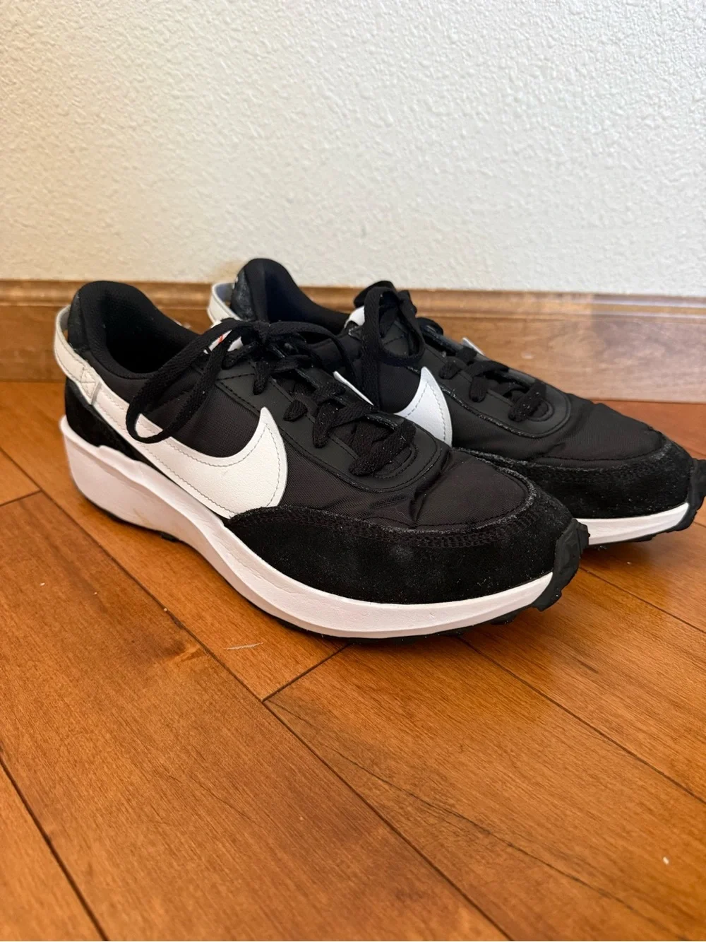 Nike Women's Black and White Low-Profile Runner